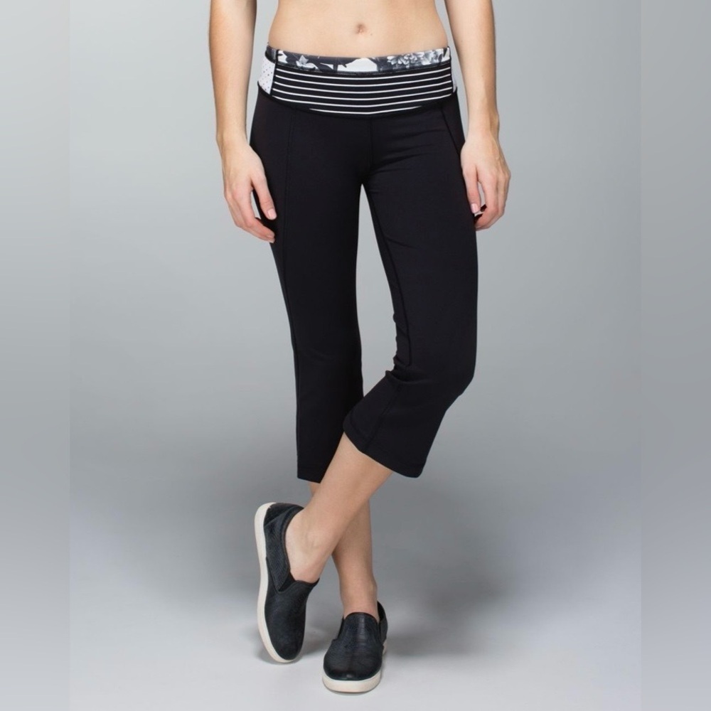 Rare Lululemon Gather & Crow Crop Full-On Luon Black / Quilt Winter 13-15 Size 8